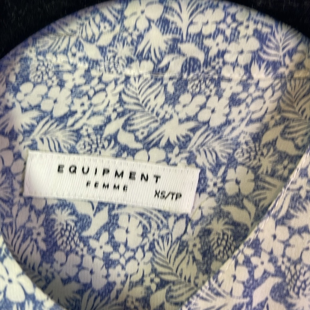 EQUIPMENT FEMME SILK BUTTON DOWN XS - Picture 2 of 7